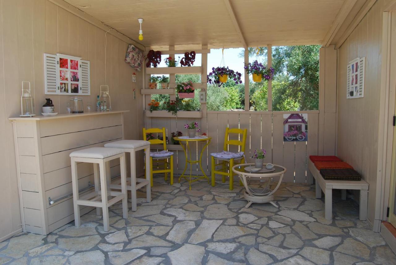 Luxury Traditional Room The Small Bookstore Kastro-Kyllini Luaran gambar