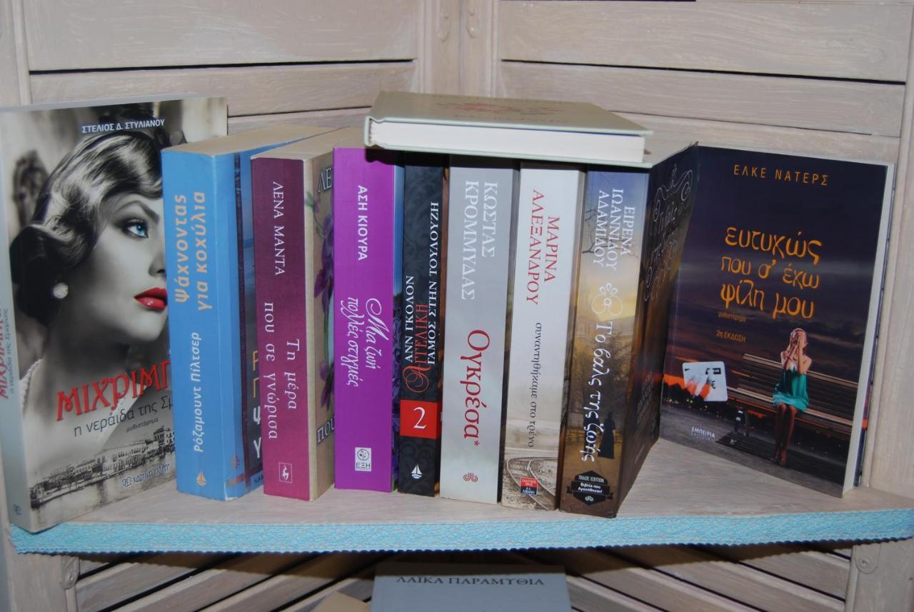 Luxury Traditional Room The Small Bookstore Kastro-Kyllini Luaran gambar