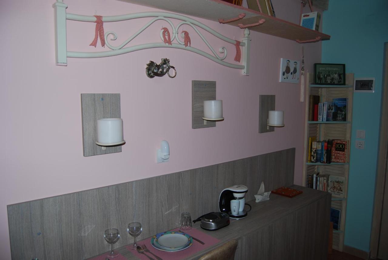 Luxury Traditional Room The Small Bookstore Kastro-Kyllini Luaran gambar