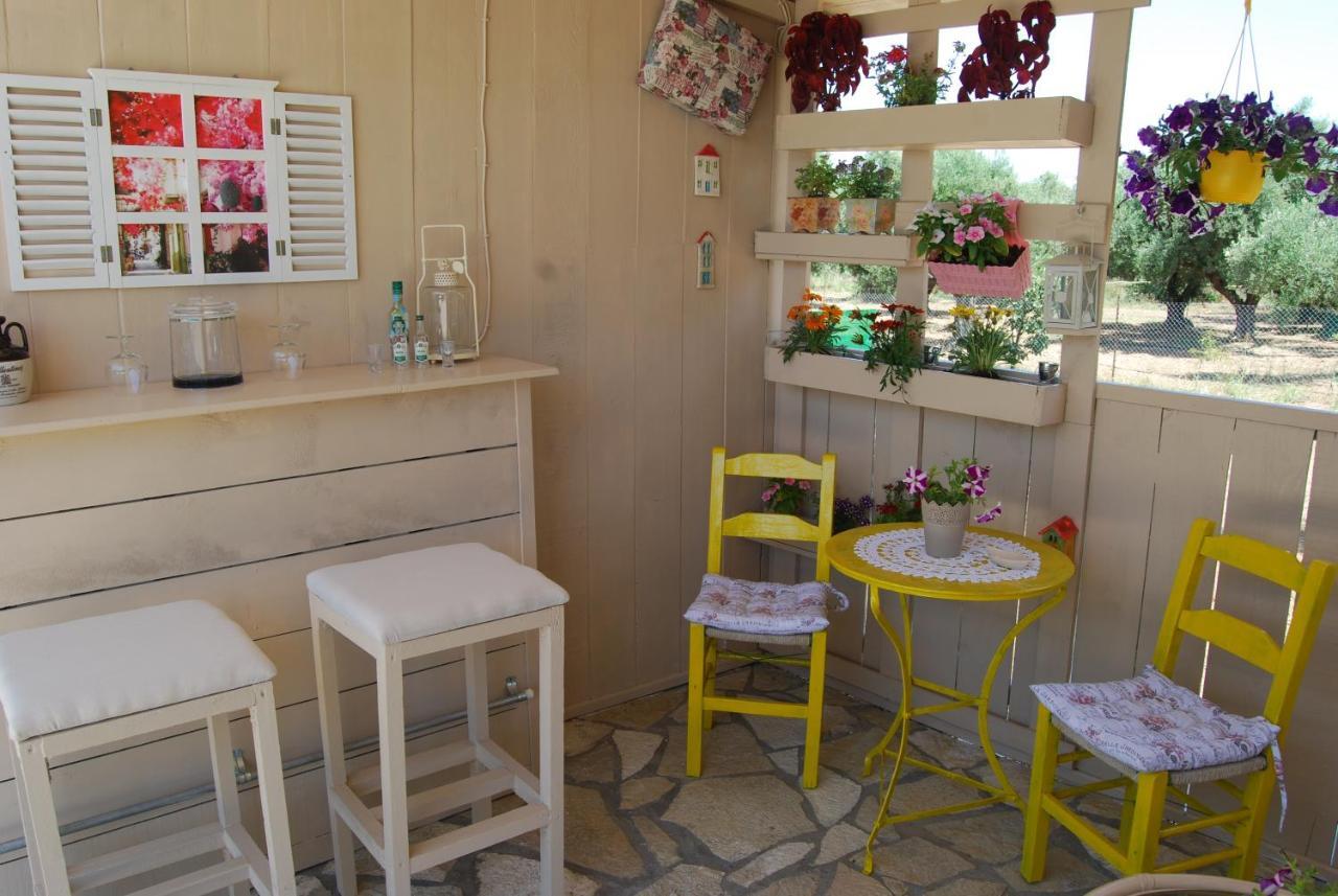 Luxury Traditional Room The Small Bookstore Kastro-Kyllini Luaran gambar