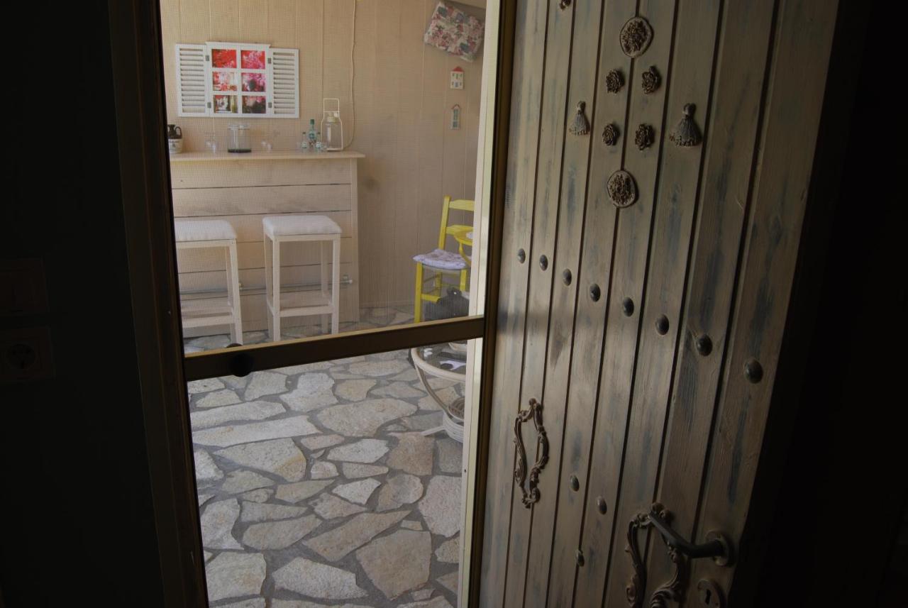 Luxury Traditional Room The Small Bookstore Kastro-Kyllini Luaran gambar