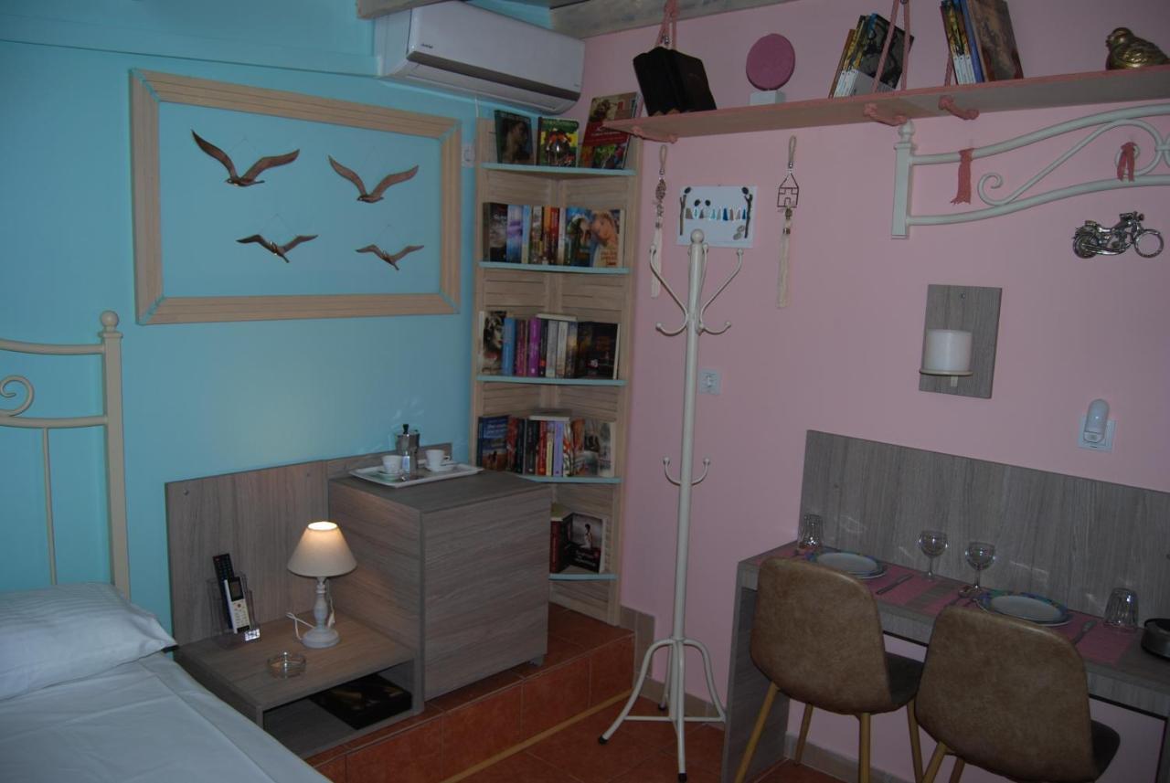 Luxury Traditional Room The Small Bookstore Kastro-Kyllini Luaran gambar
