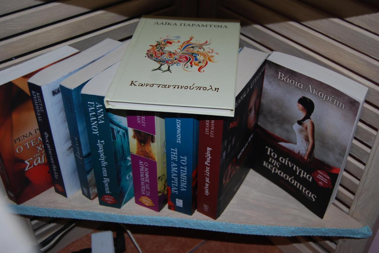 Luxury Traditional Room The Small Bookstore Kastro-Kyllini Luaran gambar