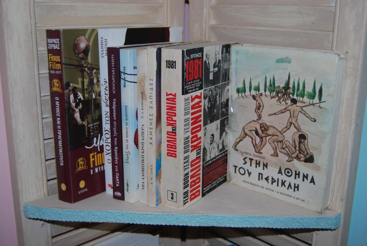 Luxury Traditional Room The Small Bookstore Kastro-Kyllini Luaran gambar