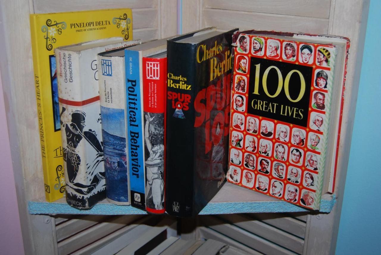 Luxury Traditional Room The Small Bookstore Kastro-Kyllini Luaran gambar