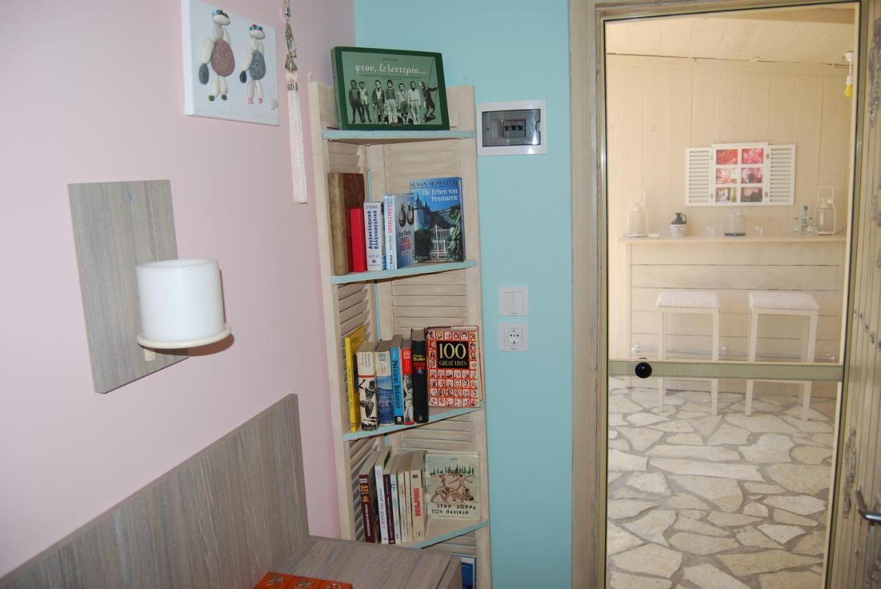 Luxury Traditional Room The Small Bookstore Kastro-Kyllini Luaran gambar