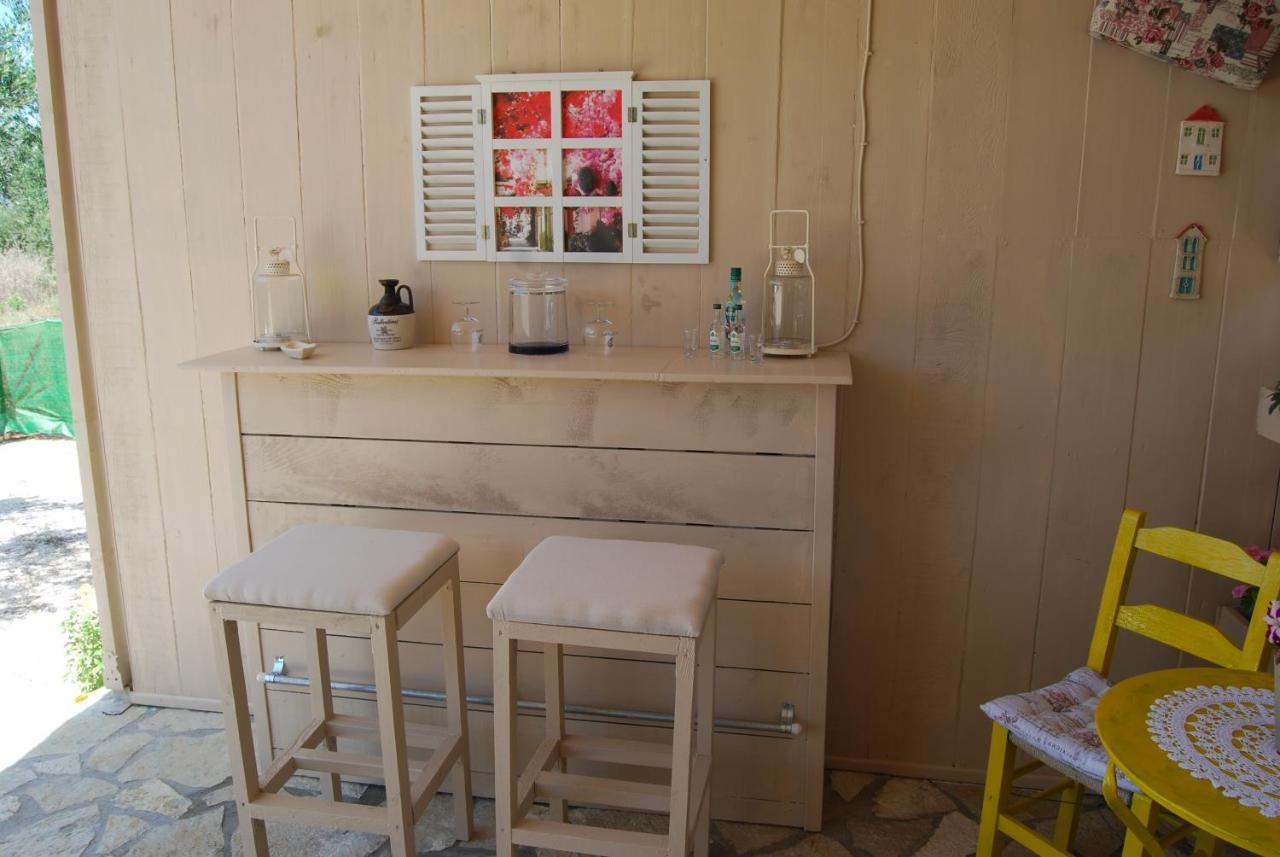 Luxury Traditional Room The Small Bookstore Kastro-Kyllini Luaran gambar